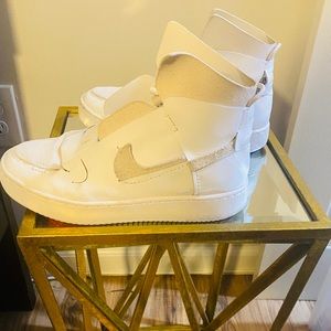 White Nike Vandalized Sneakers sz 7.5